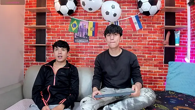 Hoot boyss  online show from June 2026 08:01:02 PM