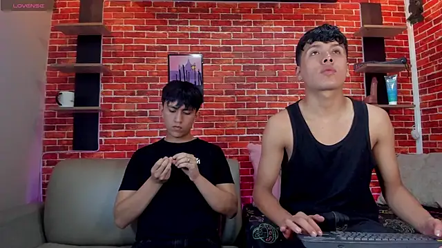 Hoot boyss  online show from July 2026 07:41:02 PM