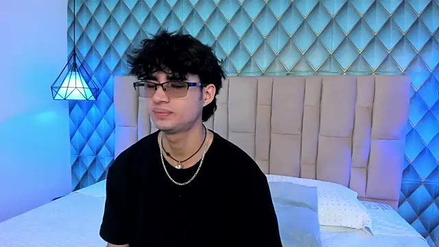 Snapshot of Sofia-Ethan chatting on July 2026 01:47:01 PM Sofia-Ethan online show from July 2026 01:47:01 PM