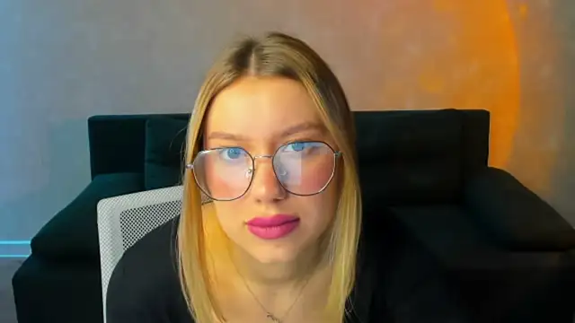 Shakira Lux online show from May 2026 01:12:01 AM