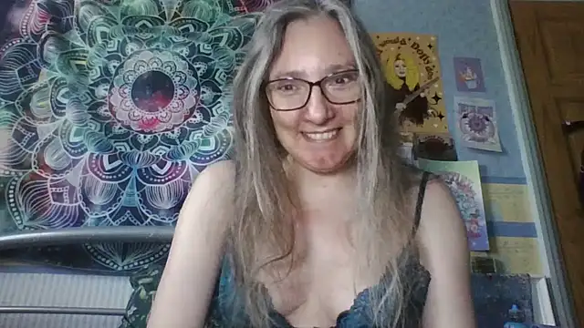 Izzylove47 online show from May 2026 01:06:01 PM