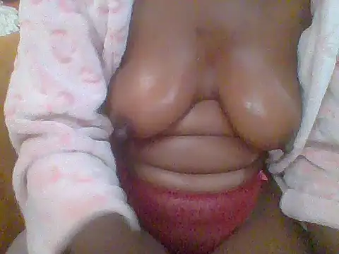 Snapshot of CreampyQueen1 chatting on June 2026 09:46:02 PM CreampyQueen1 online show from June 2026 09:46:02 PM