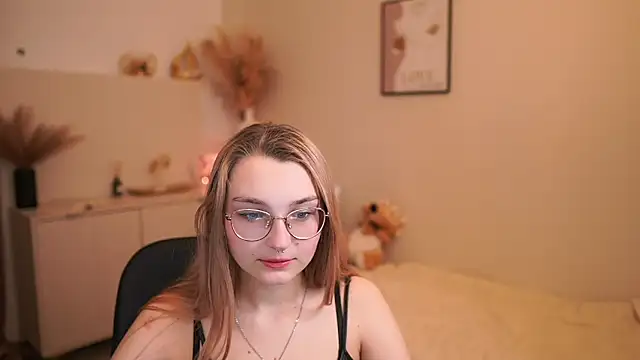 Sophielux18 online show from May 2026 01:18:01 PM