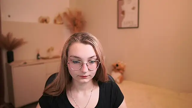 Sophielux18 online show from May 2026 12:31:02 PM