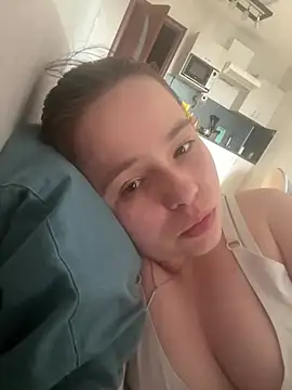 RiaLowelyt online show from May 2026 02:13:02 PM