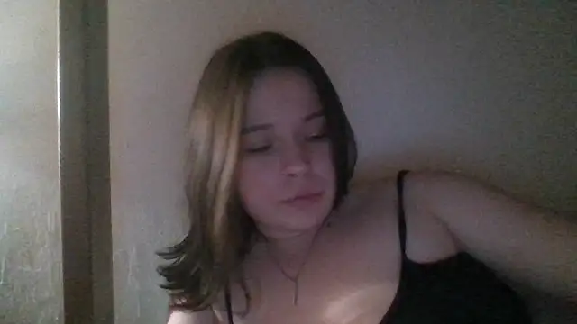 RiaLowelyt online show from May 2026 11:33:01 PM