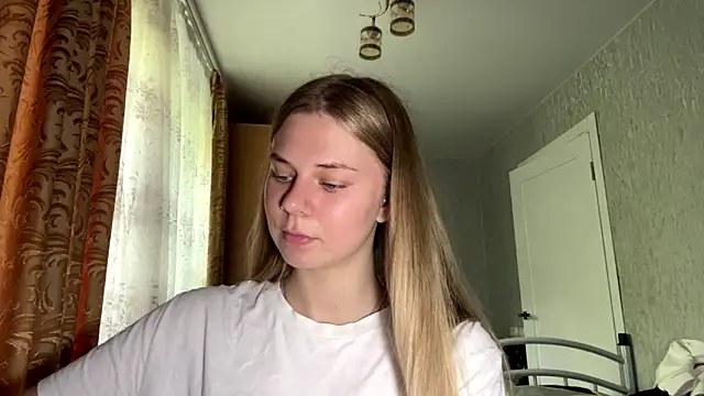 HoneysPiee online show from June 2026 10:06:02 AM
