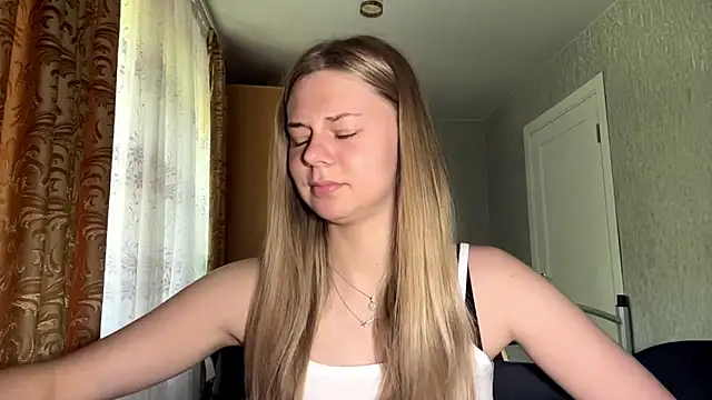 HoneysPiee online show from June 2026 11:02:01 AM