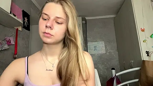 Snapshot of HoneysPiee chatting on June 2026 10:25:02 AM HoneysPiee online show from June 2026 10:25:02 AM