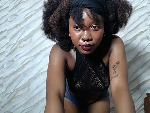 SpicyMackenzie22 online show from May 2026 03:31:02 PM