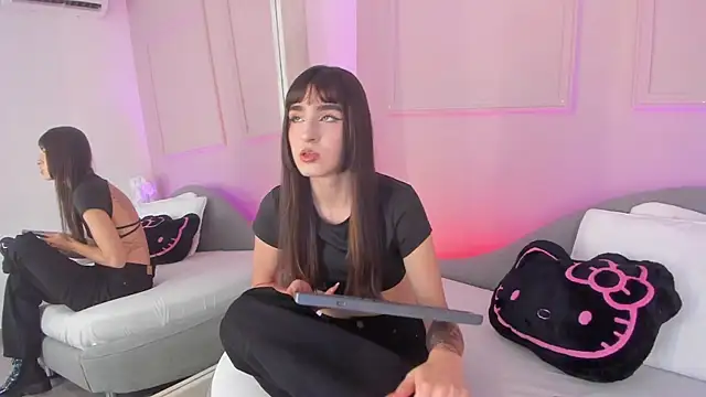 Snapshot of annie_blair_ chatting on July 2026 07:39:01 PM annie blair online show from July 2026 07:39:01 PM