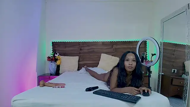 Snapshot of valeska_rose chatting on July 2026 05:33:01 AM valeska rose online show from July 2026 05:33:01 AM