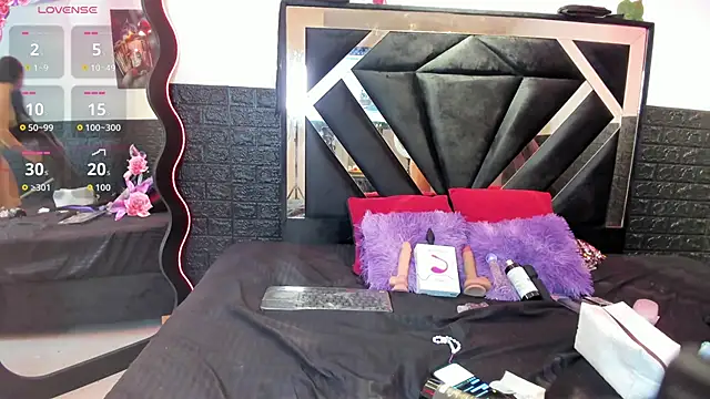 Queen Jen online show from May 2026 08:28:01 PM