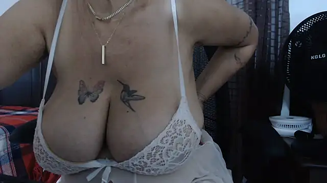 Snapshot of jenny_milf69 chatting on July 2026 01:40:01 PM jenny milf69 online show from July 2026 01:40:01 PM