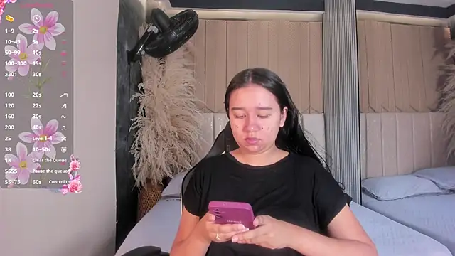 Snapshot of SweetNova1 chatting on June 2026 12:32:01 AM SweetNova1 online show from June 2026 12:32:01 AM