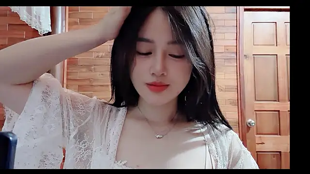 Bee-Cherry online show from June 2026 01:30:02 AM