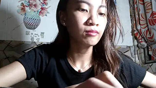 Snapshot of DeeannGunby chatting on June 2026 04:33:01 PM DeeannGunby online show from June 2026 04:33:01 PM