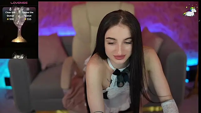 EmilyyMoon online show from May 2026 12:56:01 PM
