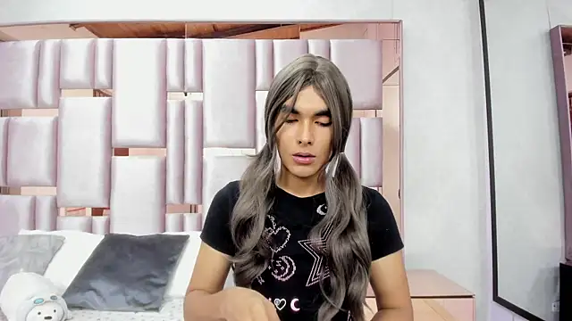 Snapshot of MiaBuny chatting on July 2026 01:27:01 PM MiaBuny online show from July 2026 01:27:01 PM