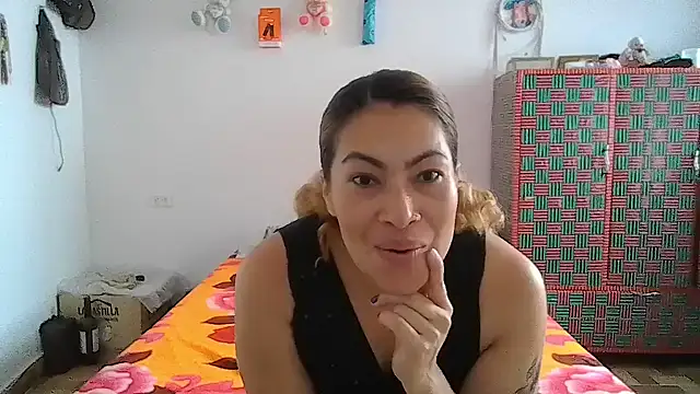 Layla-Astrum online show from June 2026 12:52:02 PM