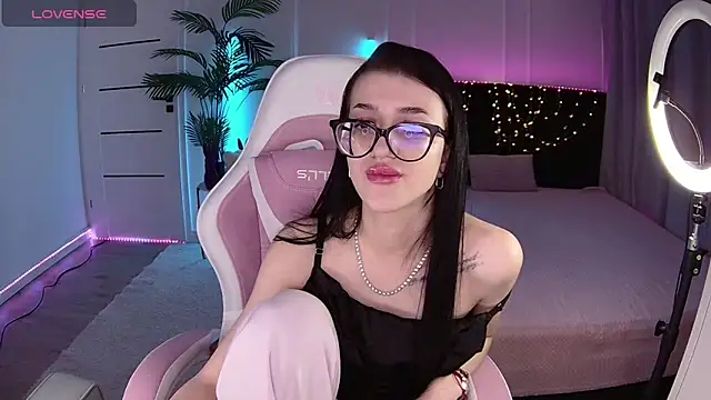 Ariella Me online show from May 2026 06:42:01 AM