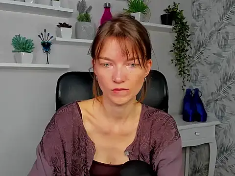 KiraBliss28 online show from June 2026 05:42:01 AM