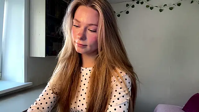 JulietFekete online show from May 2026 10:11:02 AM
