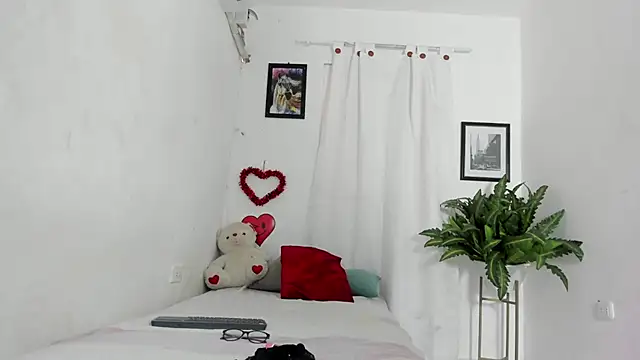 keilyy smith online show from June 2026 07:19:02 PM