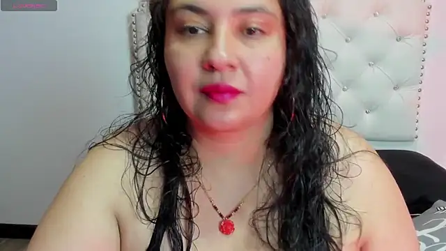 Snapshot of JadeBellee chatting on May 2026 12:46:02 PM JadeBellee online show from May 2026 12:46:02 PM