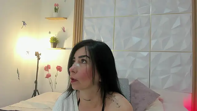 Snapshot of Anniee_333 chatting on June 2026 01:33:01 PM Anniee 333 online show from June 2026 01:33:01 PM