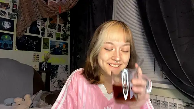 YourFavoriteAltgirl online show from May 2026 11:13:01 PM