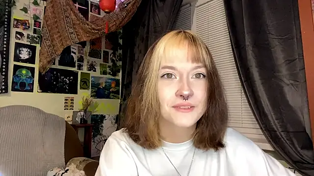 YourFavoriteAltgirl online show from May 2026 10:33:02 PM
