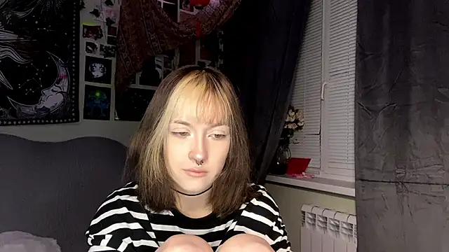 YourFavoriteAltgirl online show from June 2026 11:07:01 PM