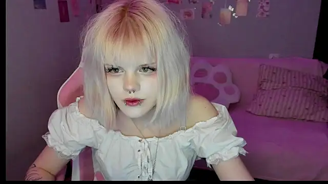 Snapshot of VelvetAlice chatting on July 2026 08:46:01 PM VelvetAlice online show from July 2026 08:46:01 PM