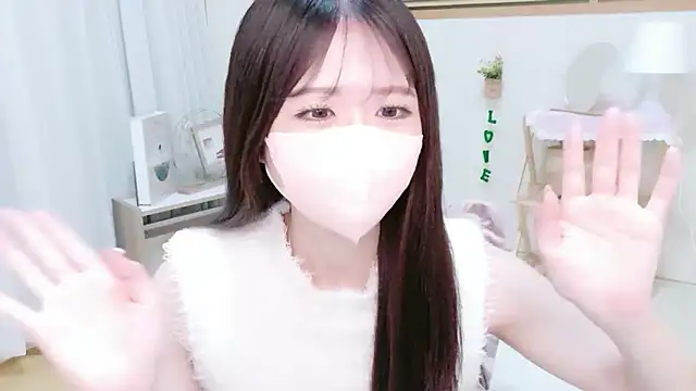 Yuinyaaa online show from June 2026 07:42:01 AM