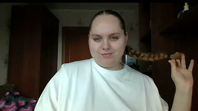Snapshot of SoftHypnose chatting on July 2026 10:01:01 AM SoftHypnose online show from July 2026 10:01:01 AM