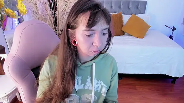 Scarlett  Cooper  1 online show from June 2026 11:45:02 AM