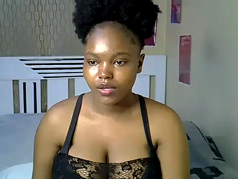 Snapshot of Lucydiva33 chatting on May 2026 04:20:02 AM Lucydiva33 online show from May 2026 04:20:02 AM