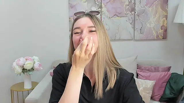 RoxyReignn online show from June 2026 10:03:02 PM