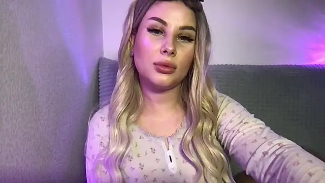 Lili Weiss online show from June 2026 04:42:02 PM