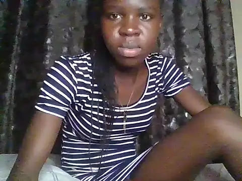 Snapshot of small_diva chatting on May 2026 07:04:01 PM small diva online show from May 2026 07:04:01 PM