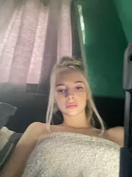 Snapshot of Glowing_Manny_Riah chatting on June 2026 03:50:01 PM Glowing Manny Riah online show from June 2026 03:50:01 PM