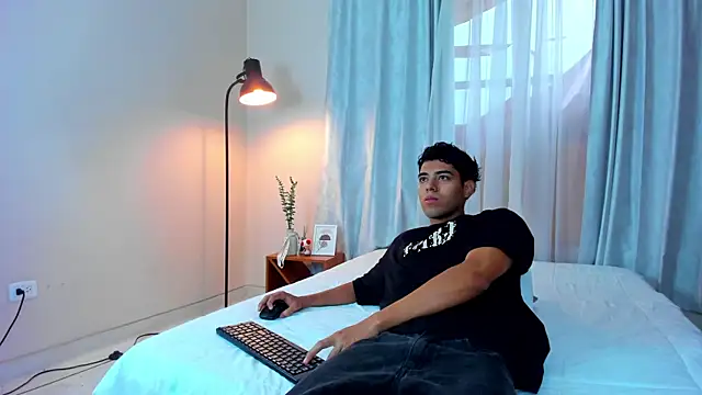 Damian Rodriiguez online show from June 2026 12:41:01 PM