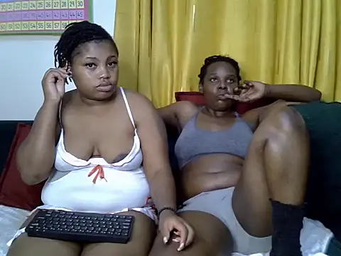 Snapshot of Sue_pretty00 chatting on July 2026 09:53:01 PM Sue pretty00 online show from July 2026 09:53:01 PM