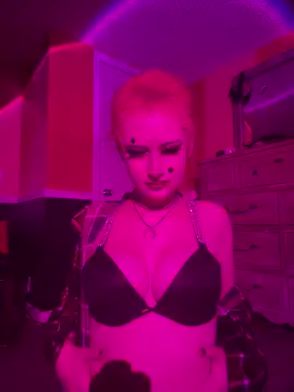 whimsicallylusty online show from June 2026 01:35:02 PM