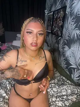 YoungXylena online show from June 2026 06:35:02 PM