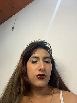 Snapshot of velariasoft_ chatting on June 2026 05:06:02 PM velariasoft online show from June 2026 05:06:02 PM