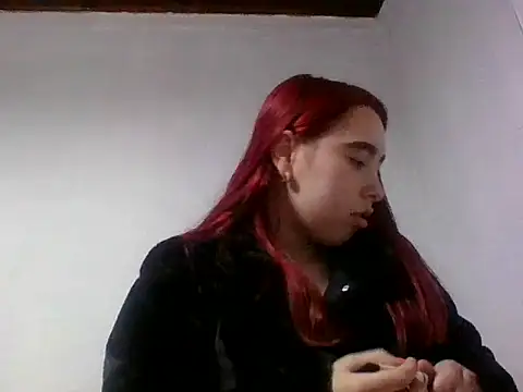 Annisofi000 online show from June 2026 01:18:02 AM