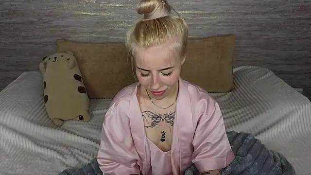 Snapshot of Khloy_white chatting on June 2026 09:35:01 PM Khloy white online show from June 2026 09:35:01 PM