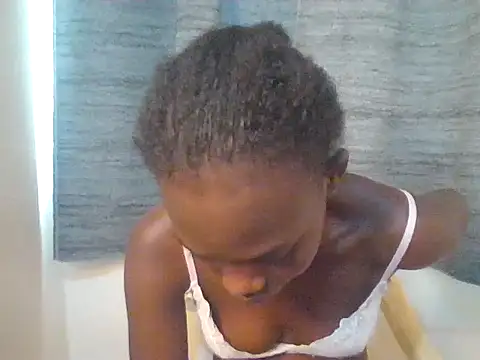 Snapshot of Sweet_quincy chatting on June 2026 10:31:02 AM Sweet quincy online show from June 2026 10:31:02 AM